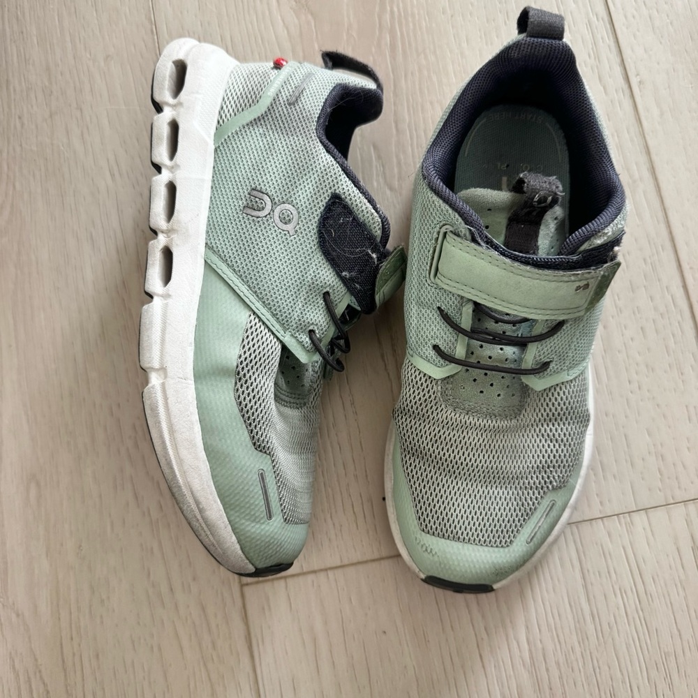 On Running Kids' Cloud Play Shoes Kids Size 1.5